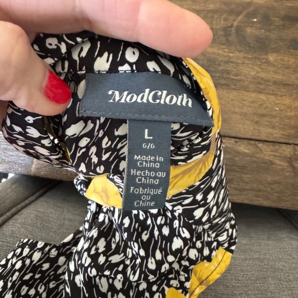 MODCLOTH Size Large Boho Floral Tie Neck Bouse - Picture 3 of 3